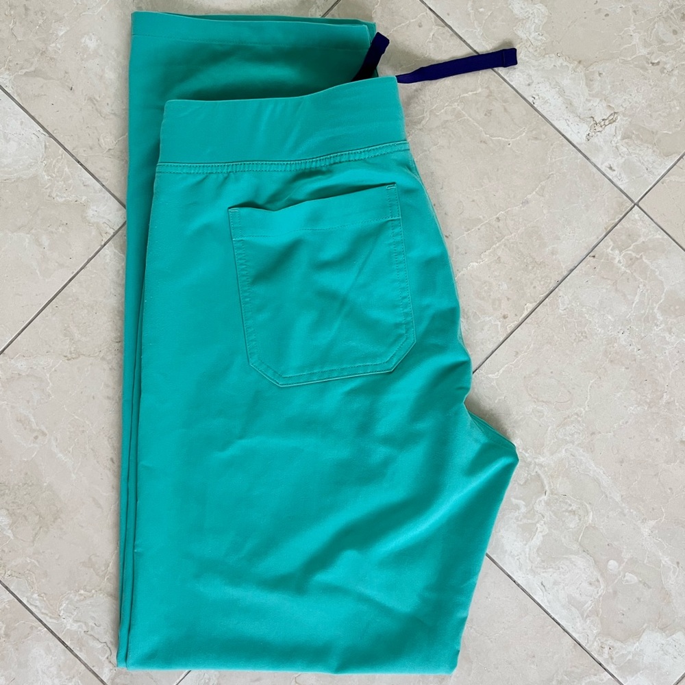 Figs Surgical Green Livingston Scrubs size M